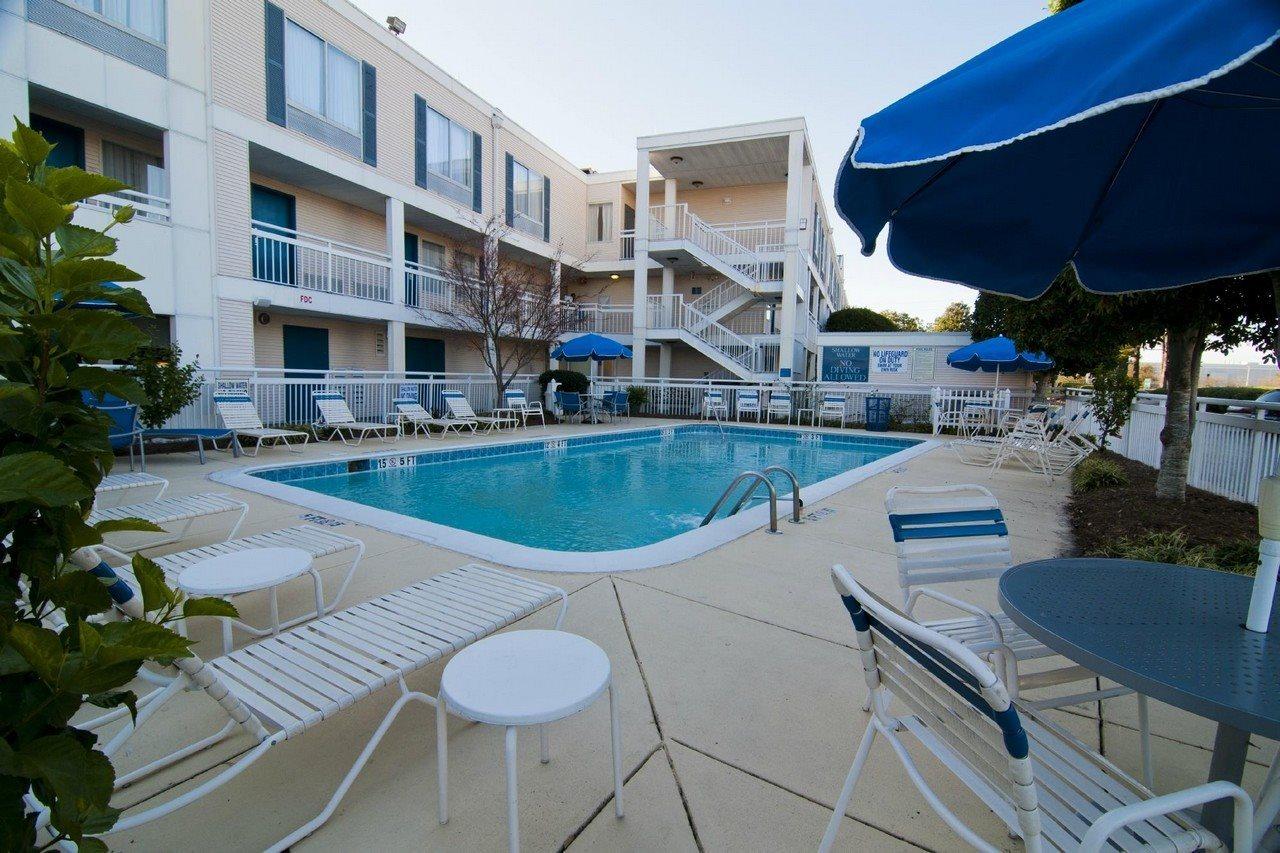 Days Inn By Wyndham Florence Near Civic Center Exterior photo