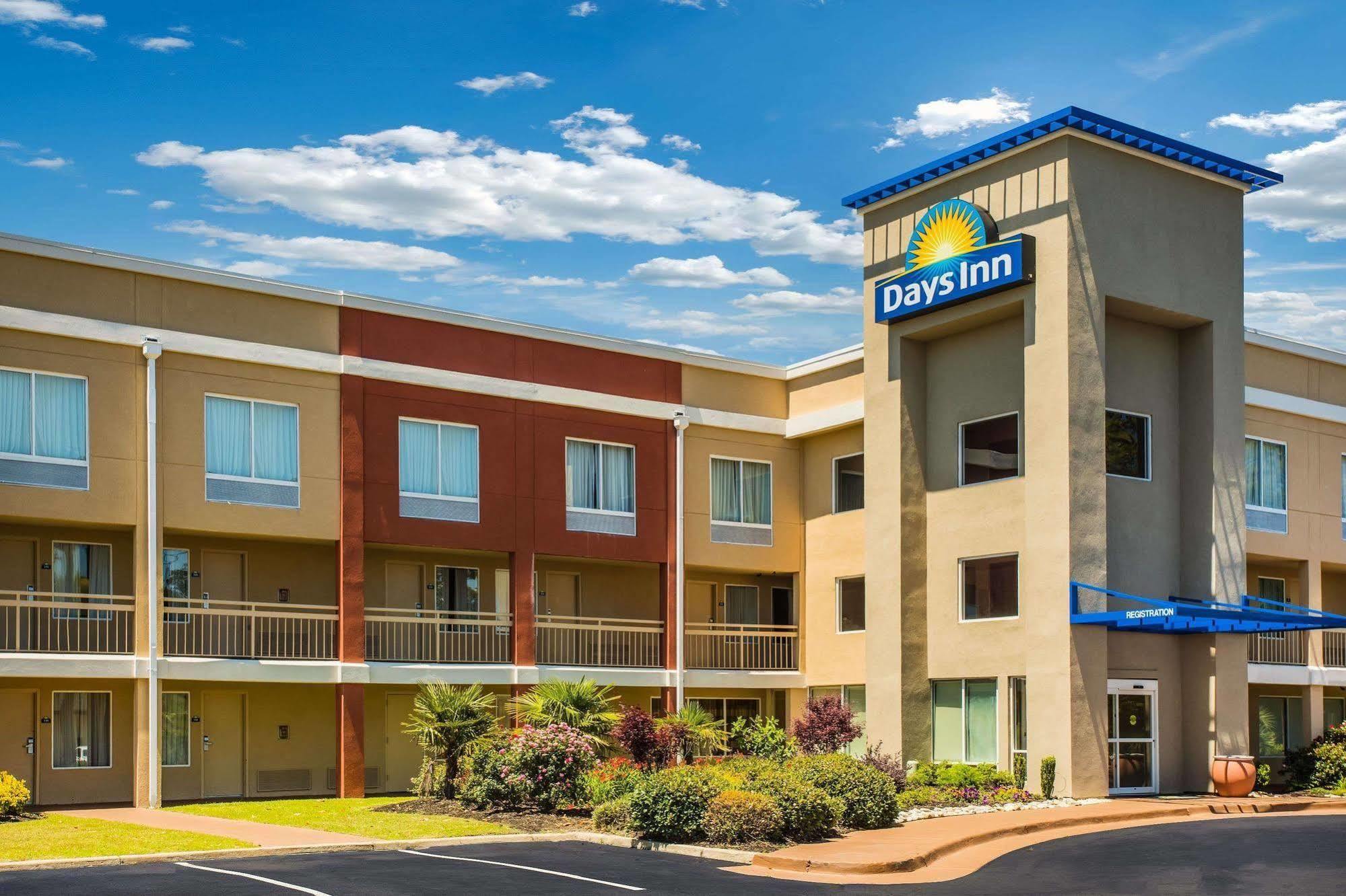 Days Inn By Wyndham Florence Near Civic Center Exterior photo